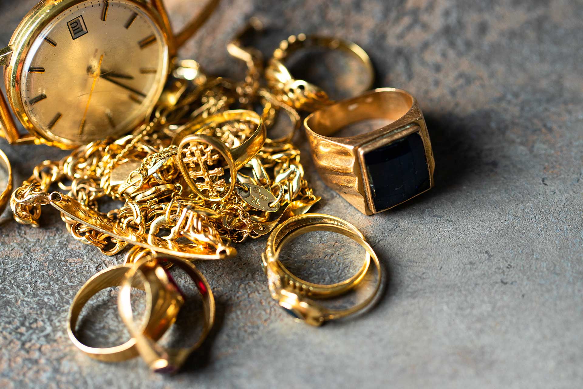 Gold Buying in Hamilton: 5 Tips to Sell Your Old Jewellery