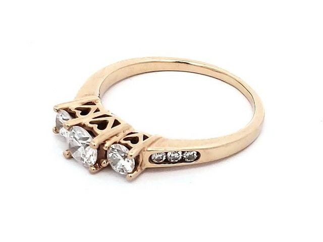 0.95 ctw Diamond Trinity Style Ring