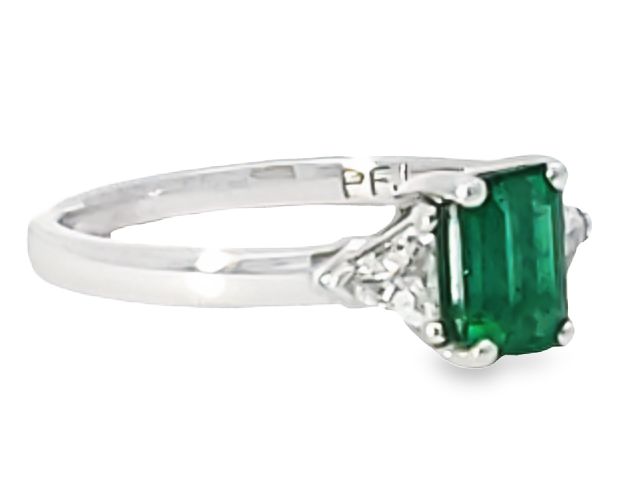 18KT Emerald Ring