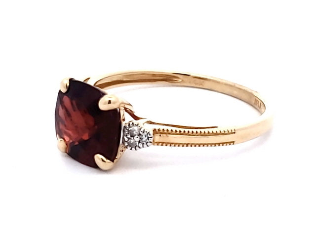 Garnet & Diamond Ring