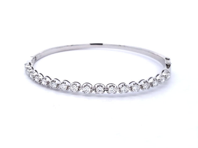 1.03 ctw Diamond Bangle