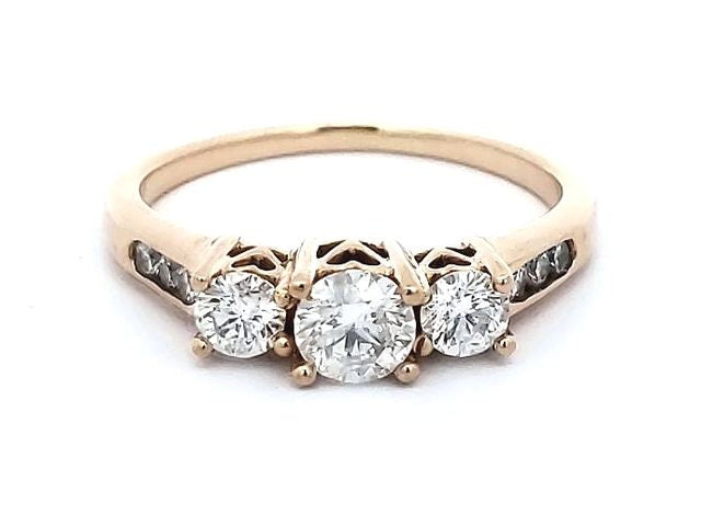 0.95 ctw Diamond Trinity Style Ring