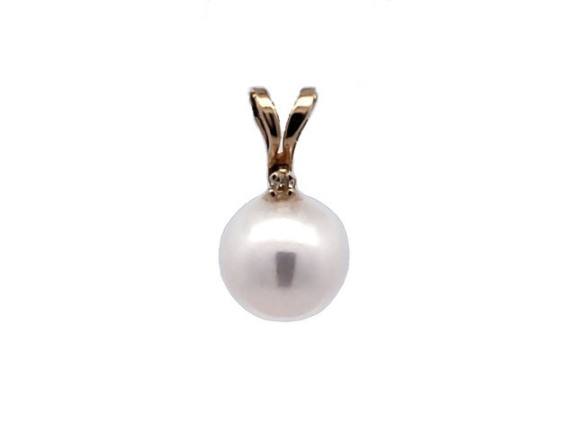 Pearl Pendant with a Diamond