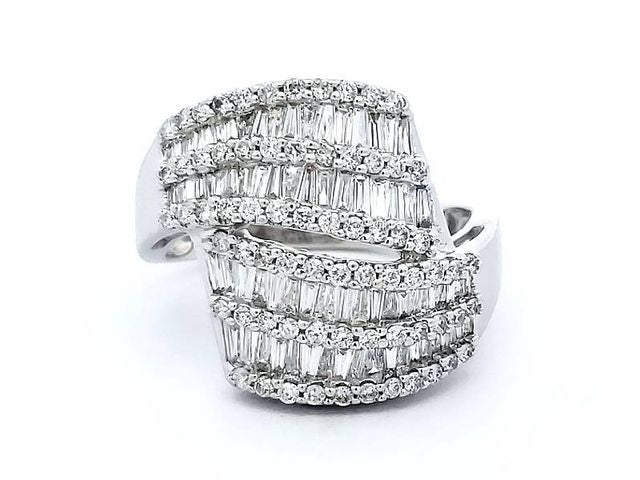 Baguette & Round Diamond Ring