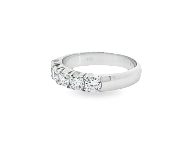 0.90 ctw Diamond Band