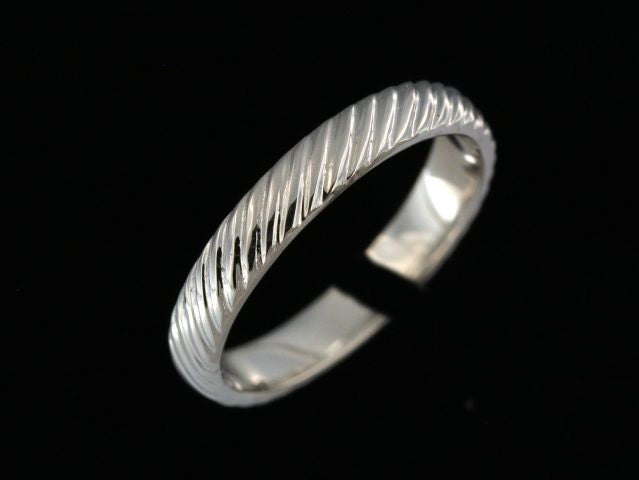 14KT Fluted Band